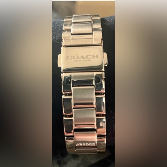 COACH PARK WOMAN WATCH 34MM
PALEROSE GOLD IONIC PLATED
STAINLESS STEEL W CRYSTAL - Picture 15 of 16